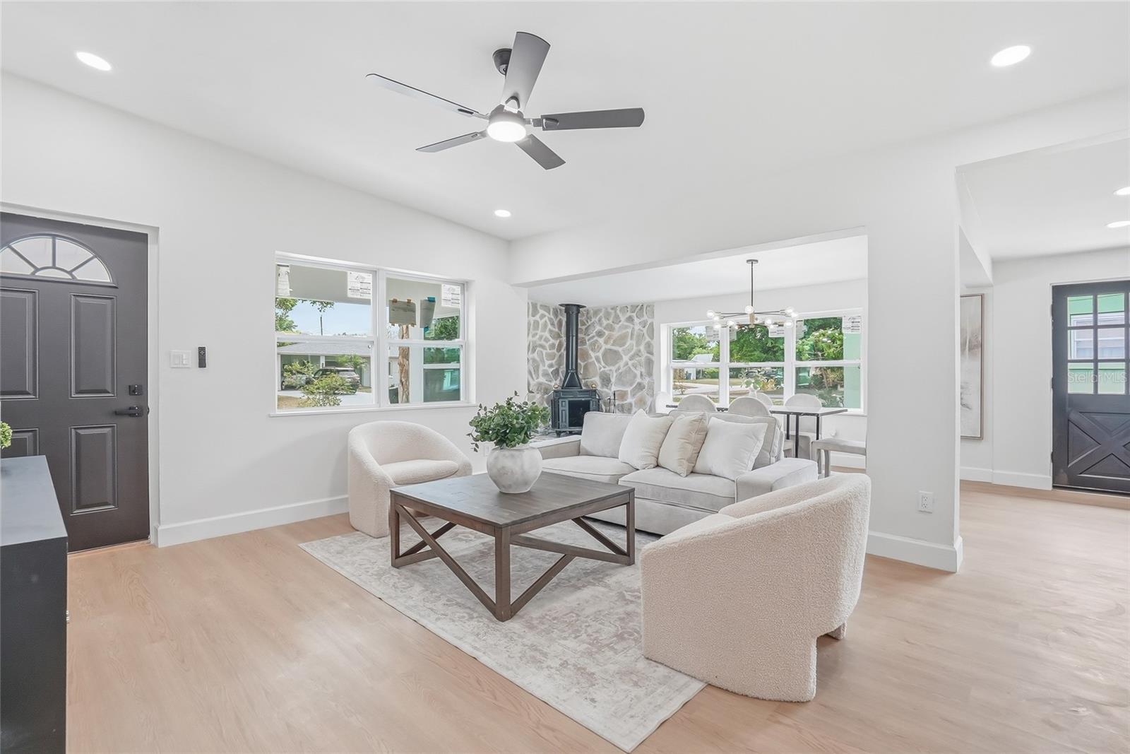 Listing photo id 2 for 4329 12th Avenue N