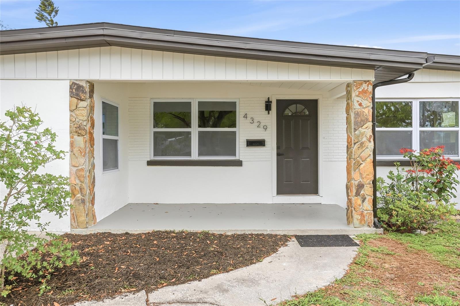 Listing photo id 38 for 4329 12th Avenue N