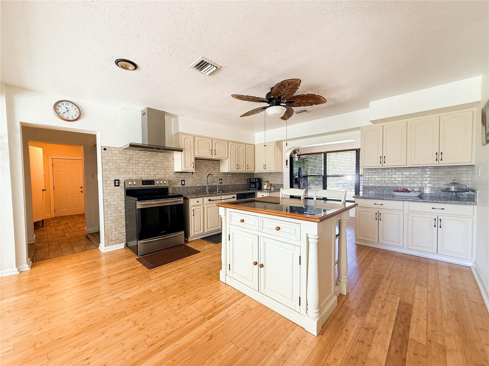 Listing photo id 14 for 8818 Mathog Road