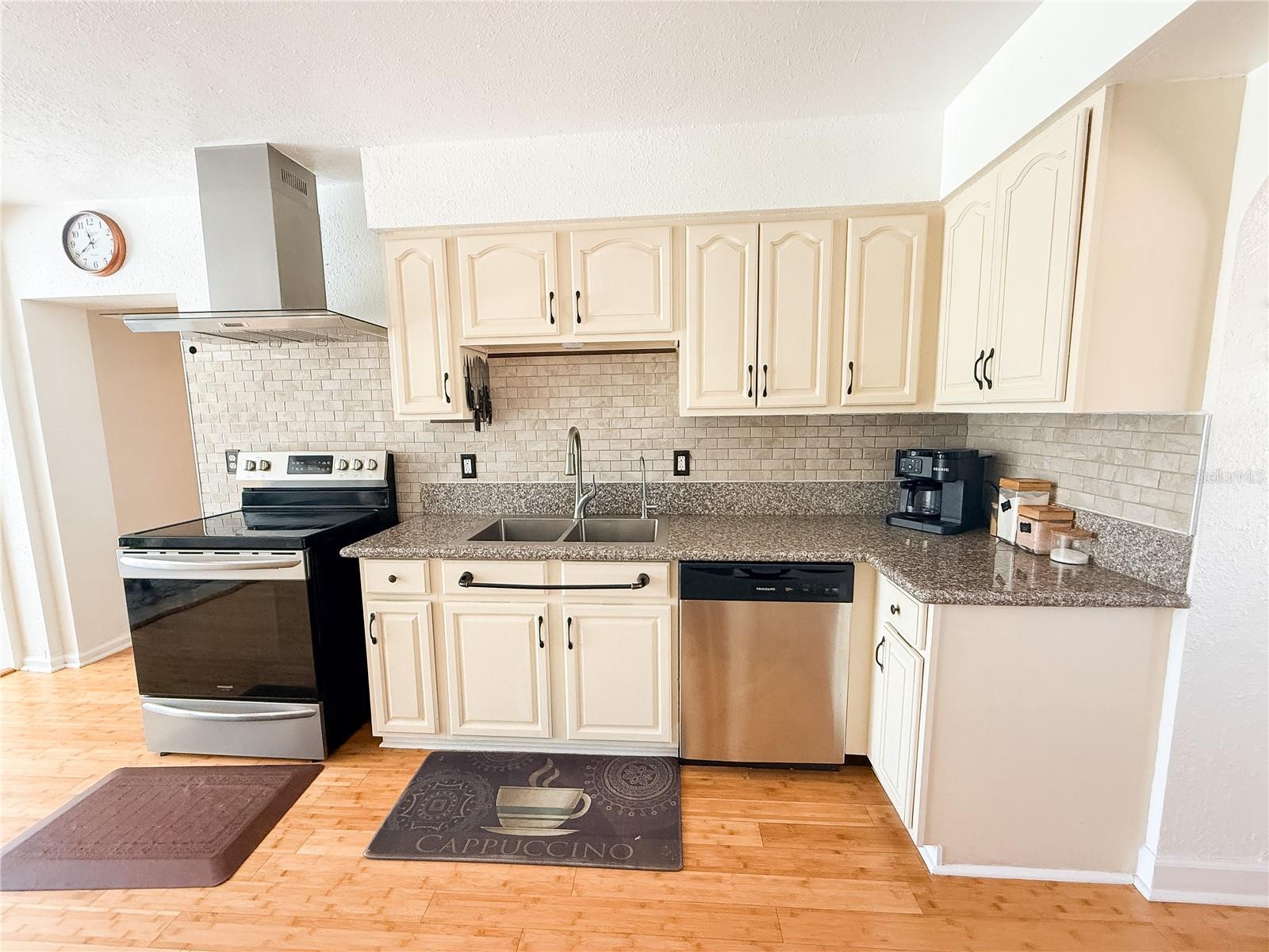 Listing photo id 15 for 8818 Mathog Road