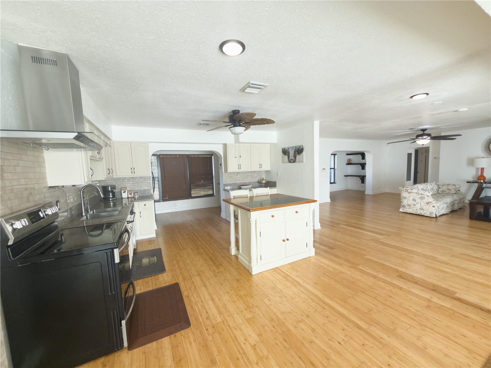 Listing photo id 20 for 8818 Mathog Road