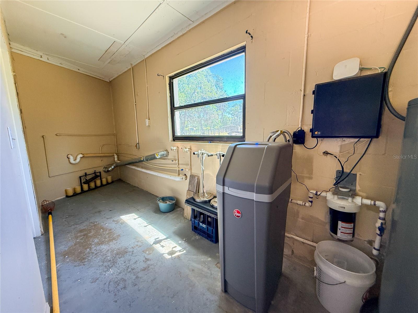 Listing photo id 50 for 8818 Mathog Road