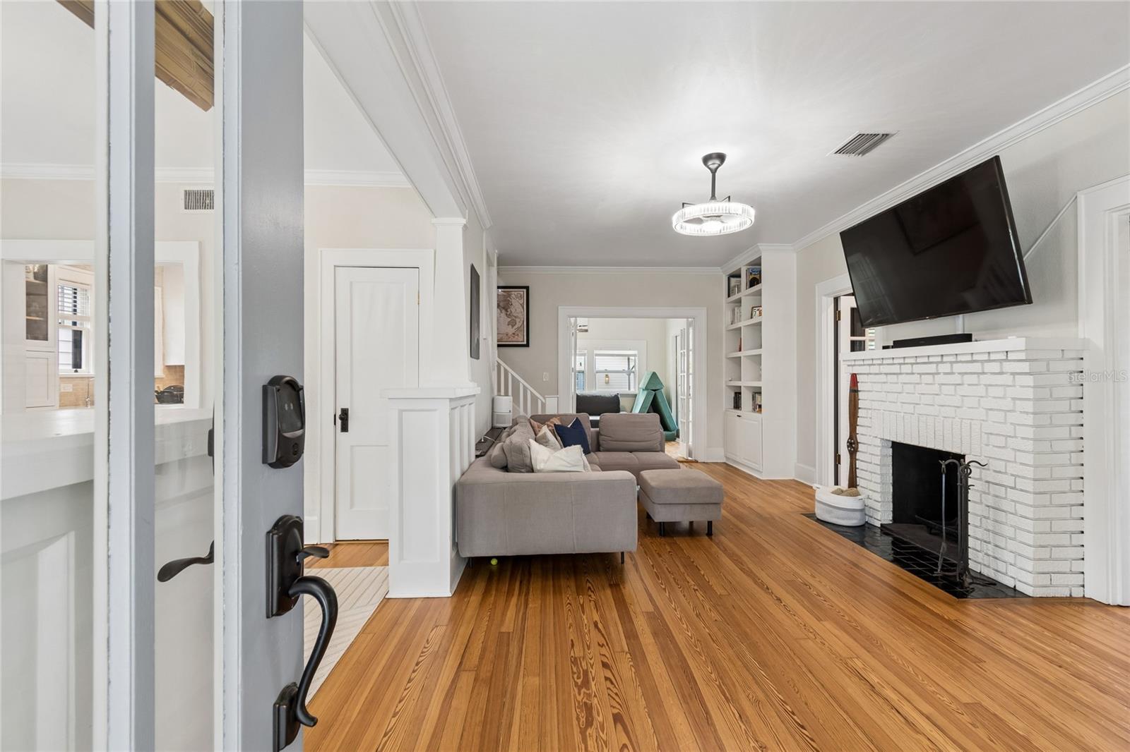 Listing photo id 8 for 1126 16th Avenue N