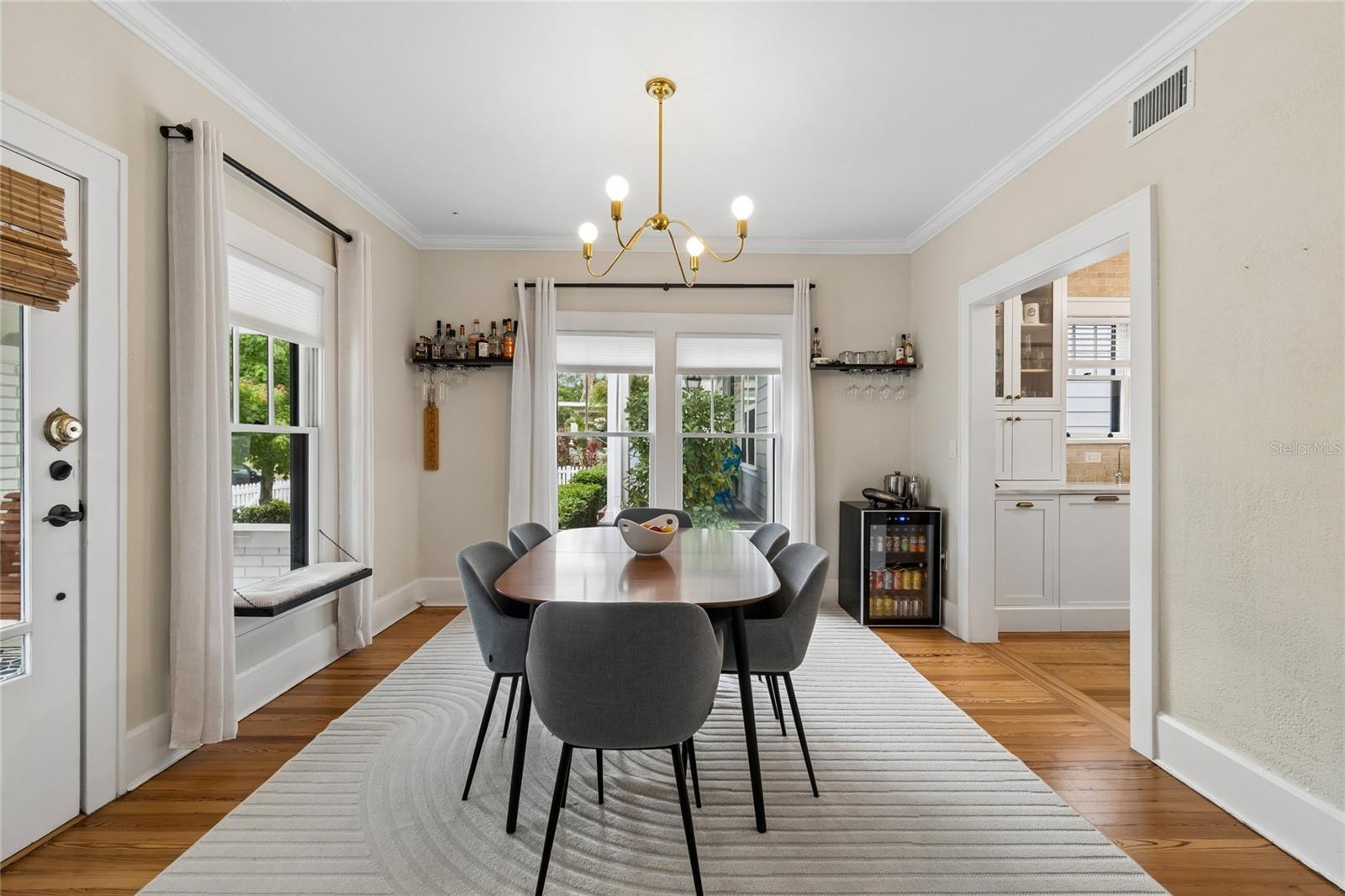 Listing photo id 11 for 1126 16th Avenue N