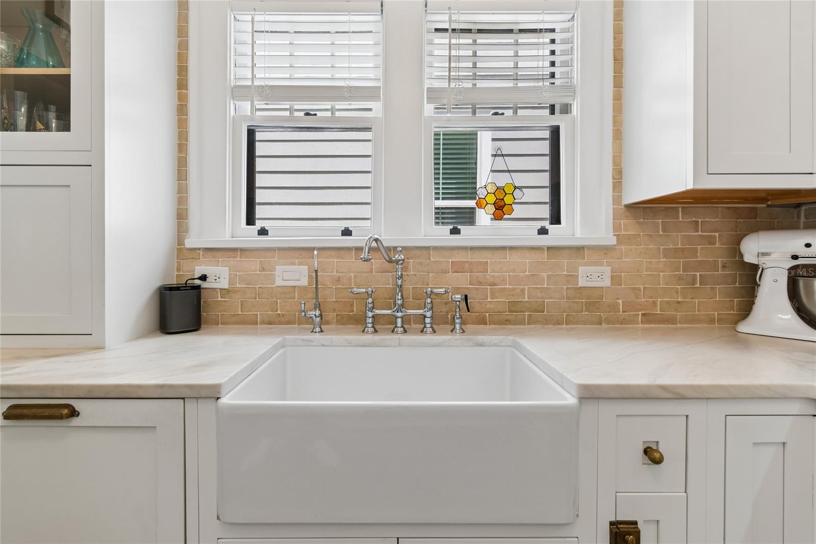 Listing photo id 15 for 1126 16th Avenue N