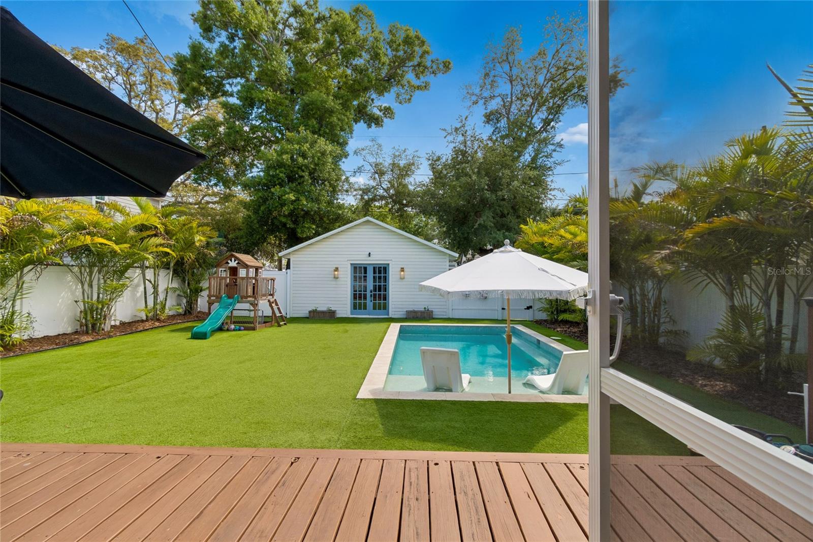 Listing photo id 21 for 1126 16th Avenue N