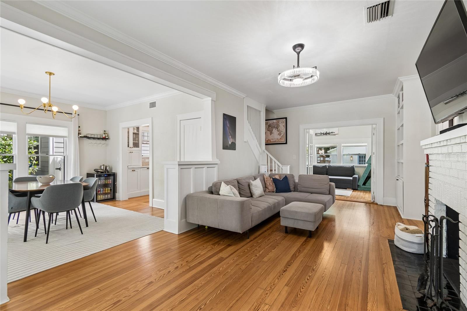 Listing photo id 1 for 1126 16th Avenue N