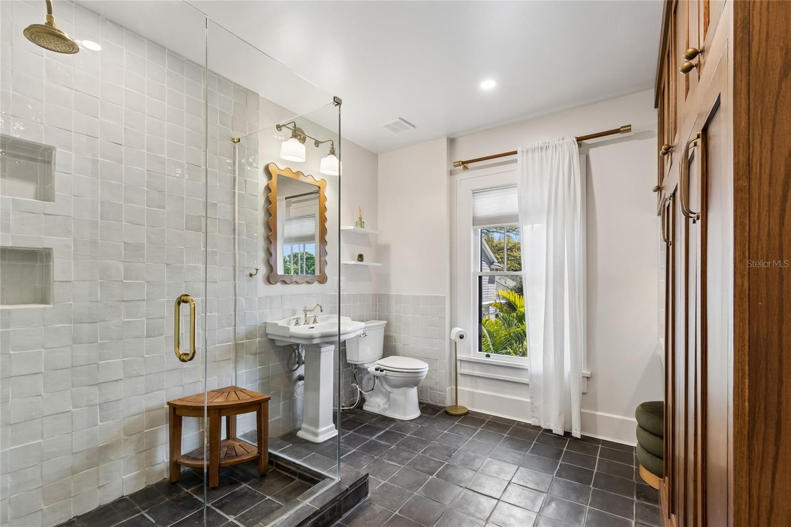 Listing photo id 29 for 1126 16th Avenue N