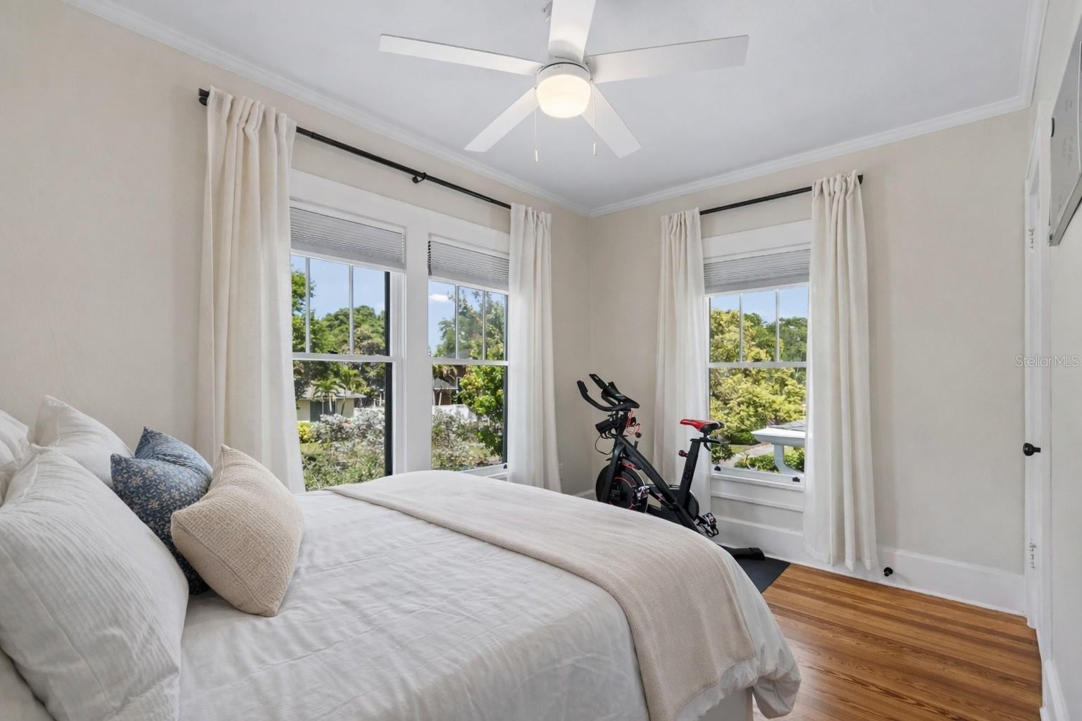 Listing photo id 32 for 1126 16th Avenue N