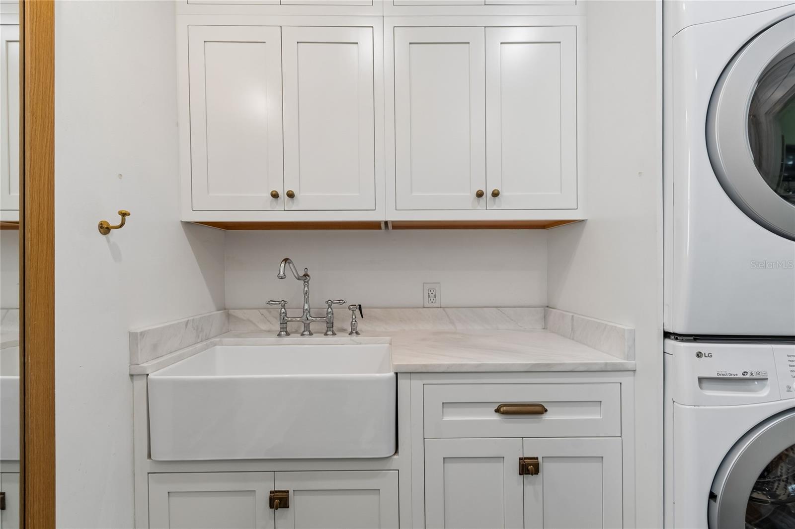 Listing photo id 36 for 1126 16th Avenue N