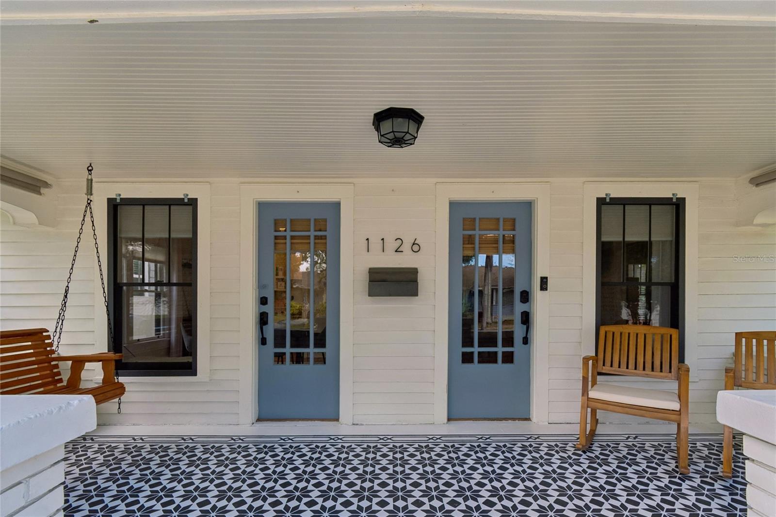 Listing photo id 6 for 1126 16th Avenue N