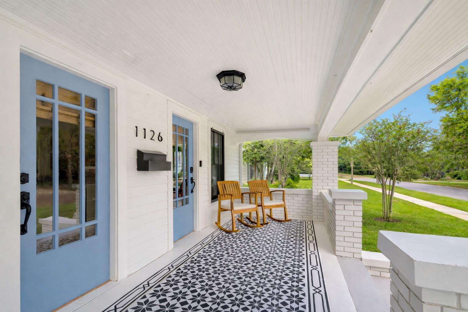 Listing photo id 7 for 1126 16th Avenue N