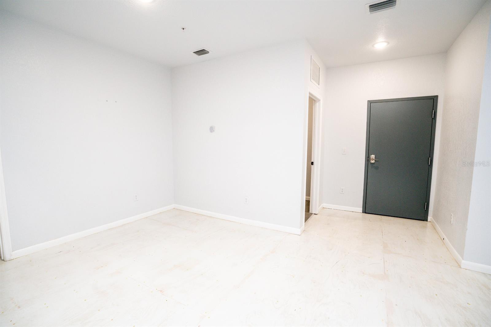 Image 17 of 25 For 3108 Jefferson Street 210