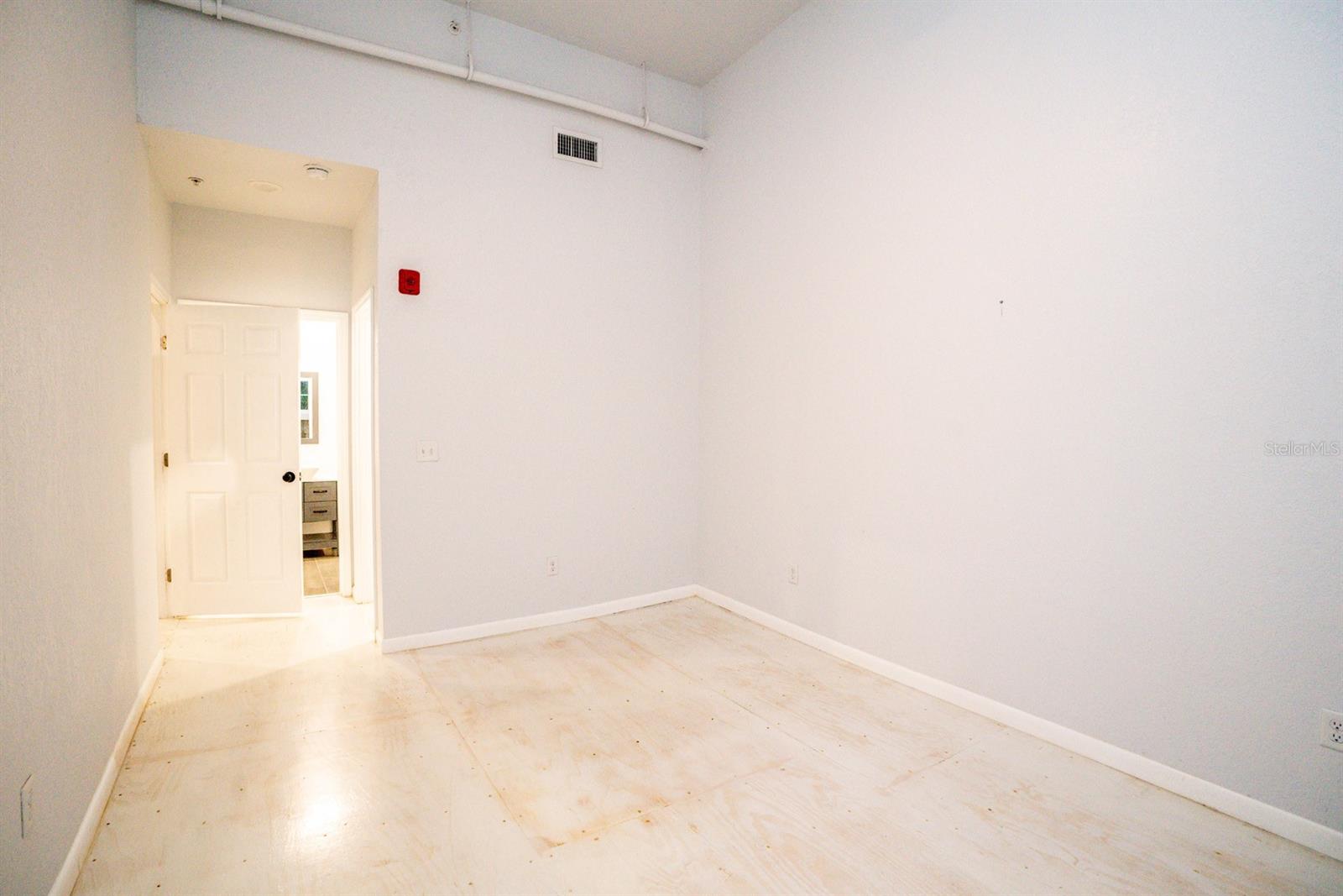 Image 21 of 25 For 3108 Jefferson Street 210