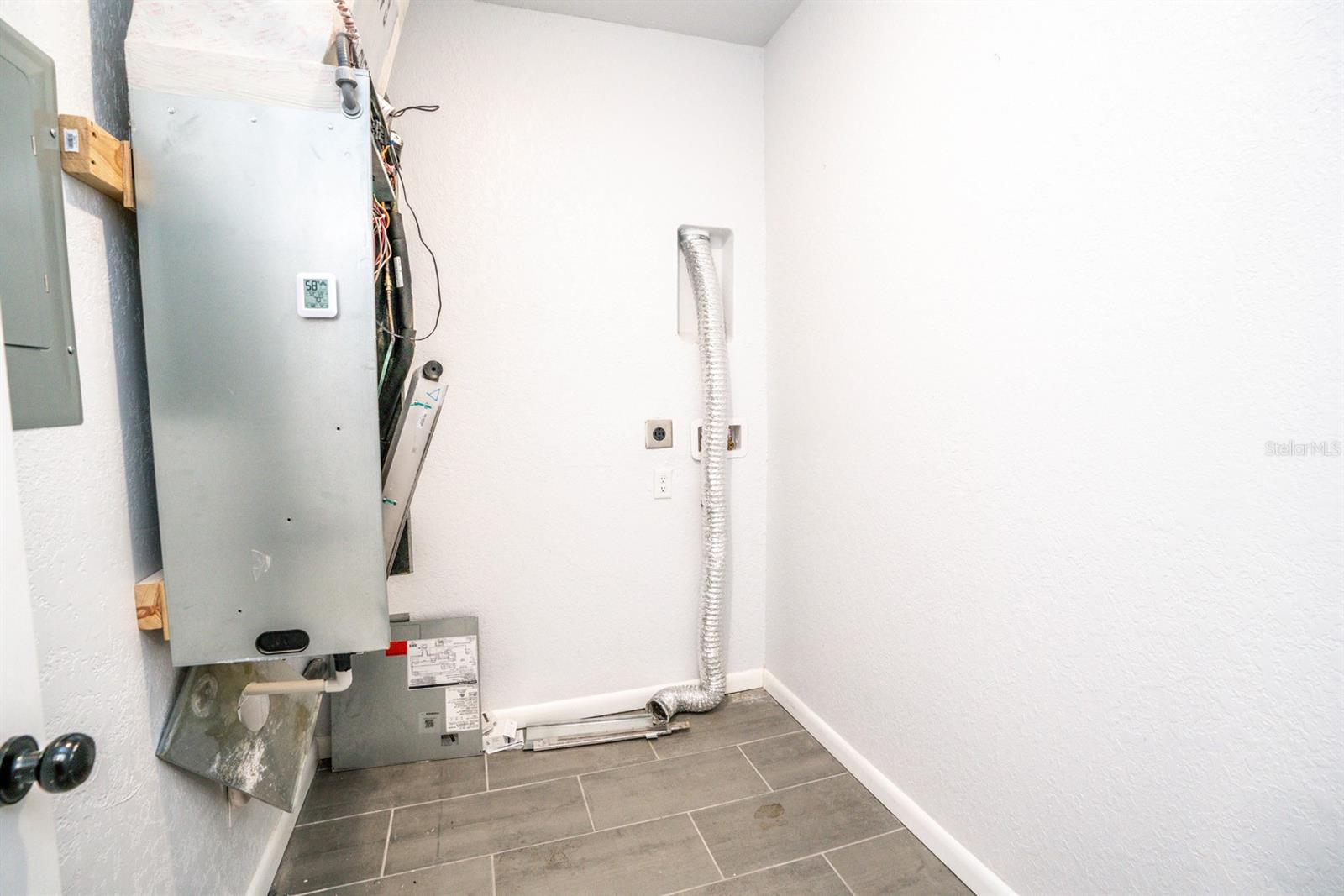 Image 23 of 25 For 3108 Jefferson Street 210