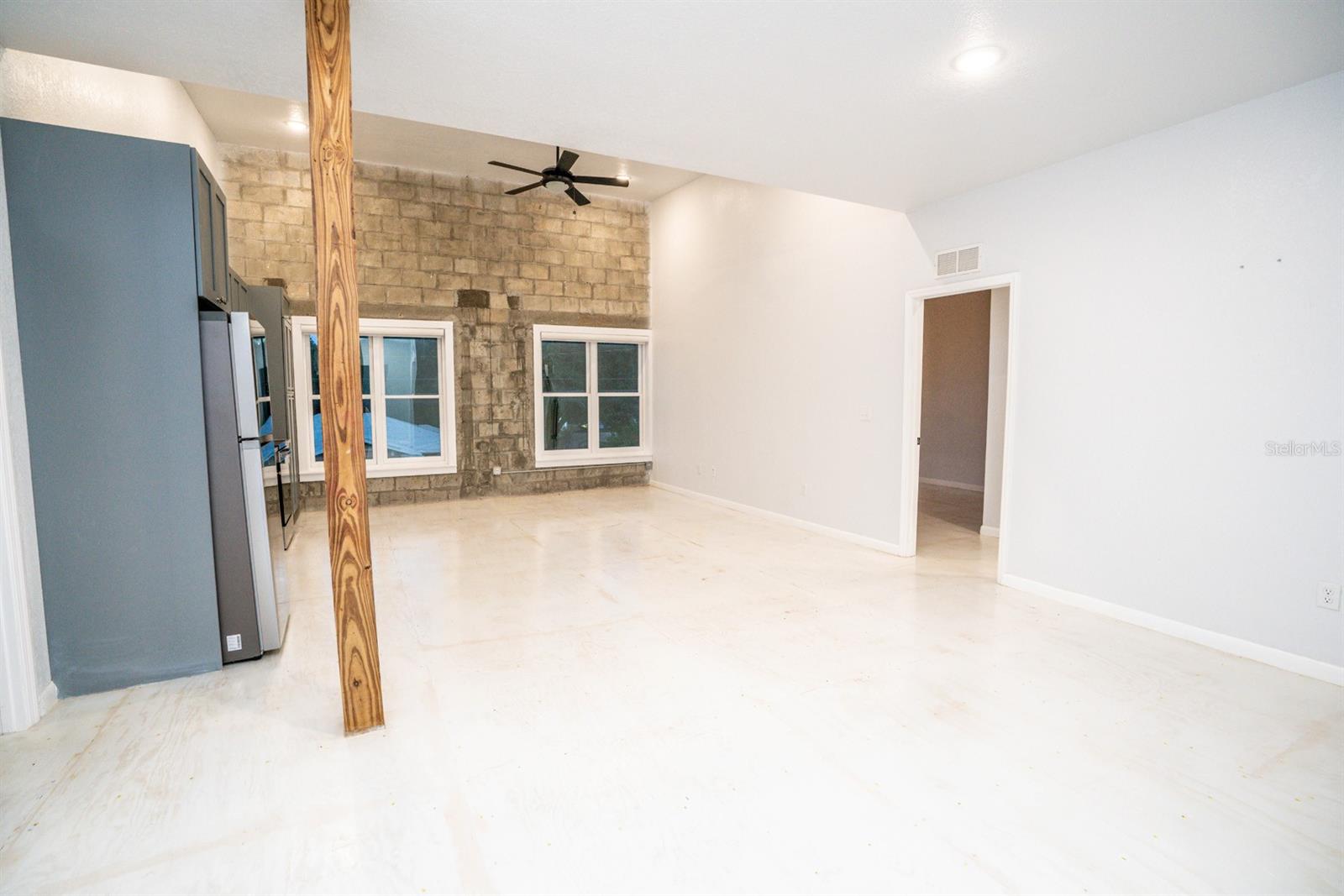 Image 3 of 25 For 3108 Jefferson Street 210