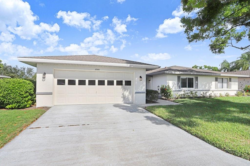 Image 4 of 49 For 2306 Lancaster Drive 2306