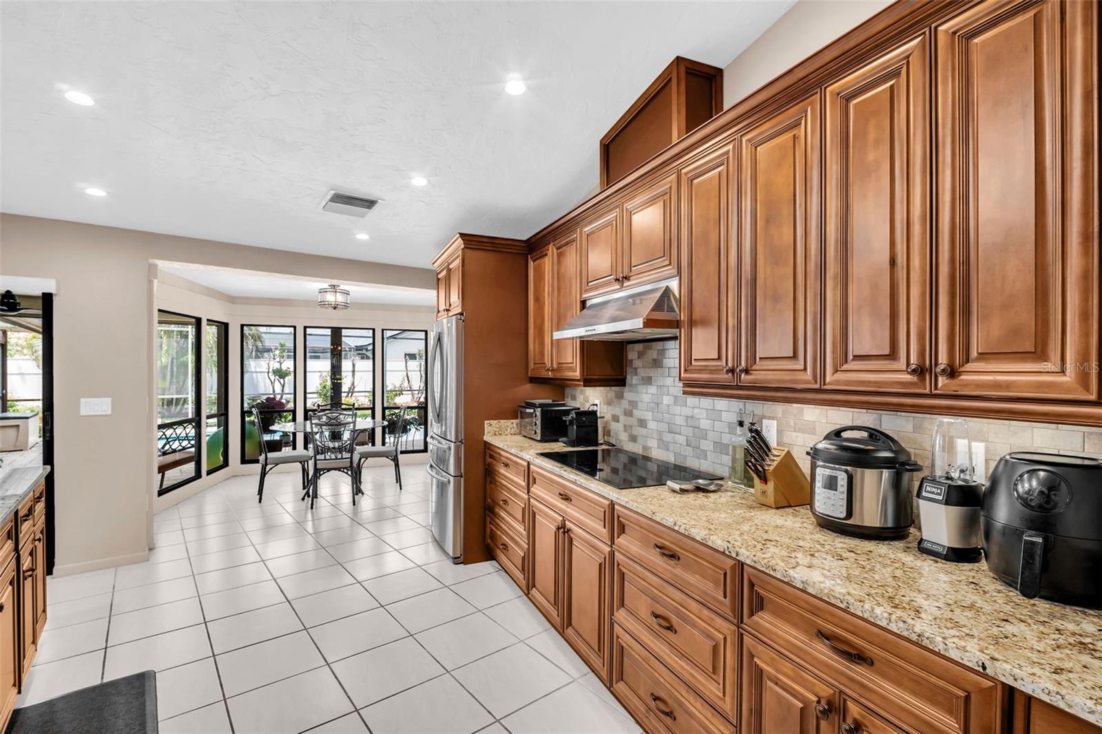 Listing photo id 15 for 1504 Ridge Top Way