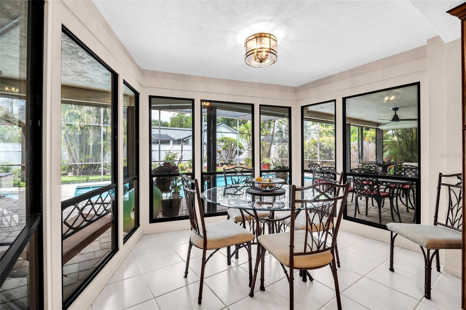 Listing photo id 18 for 1504 Ridge Top Way