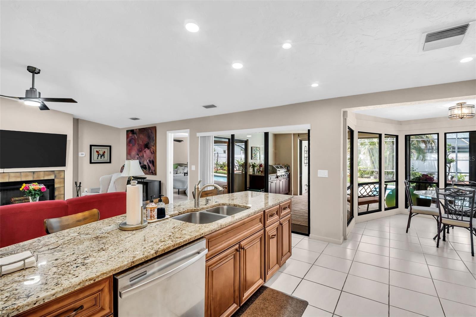 Listing photo id 19 for 1504 Ridge Top Way