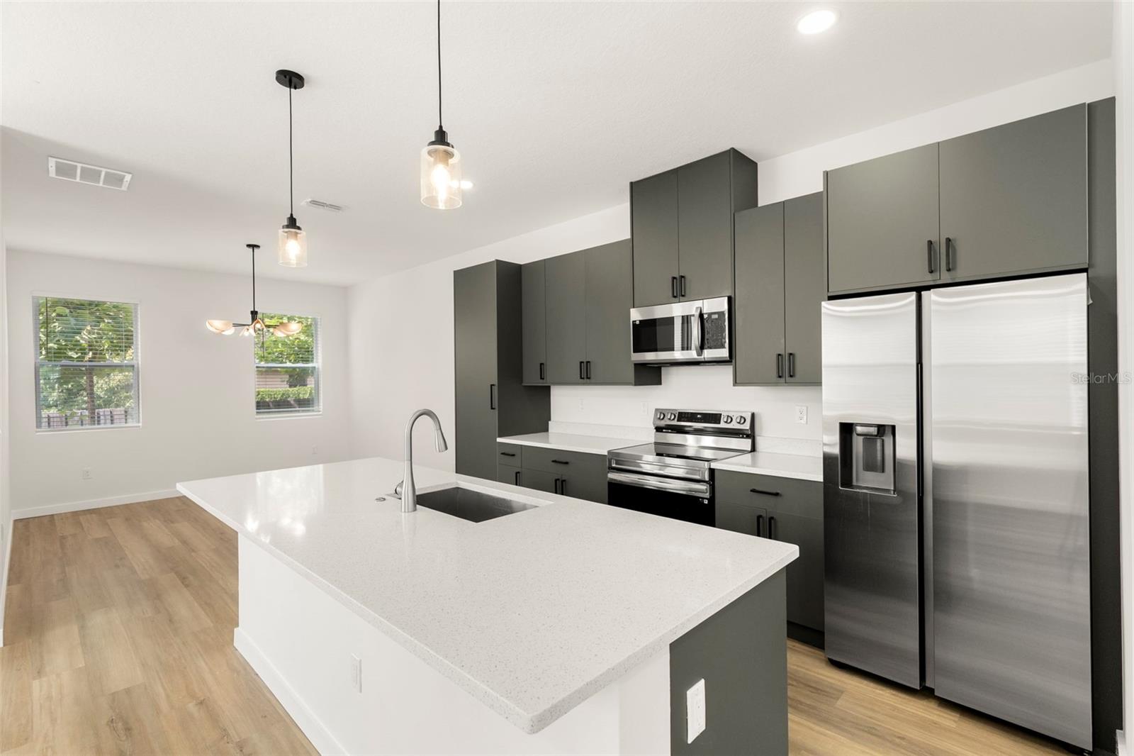 Listing photo id 8 for 210 Columbus Drive 1-3