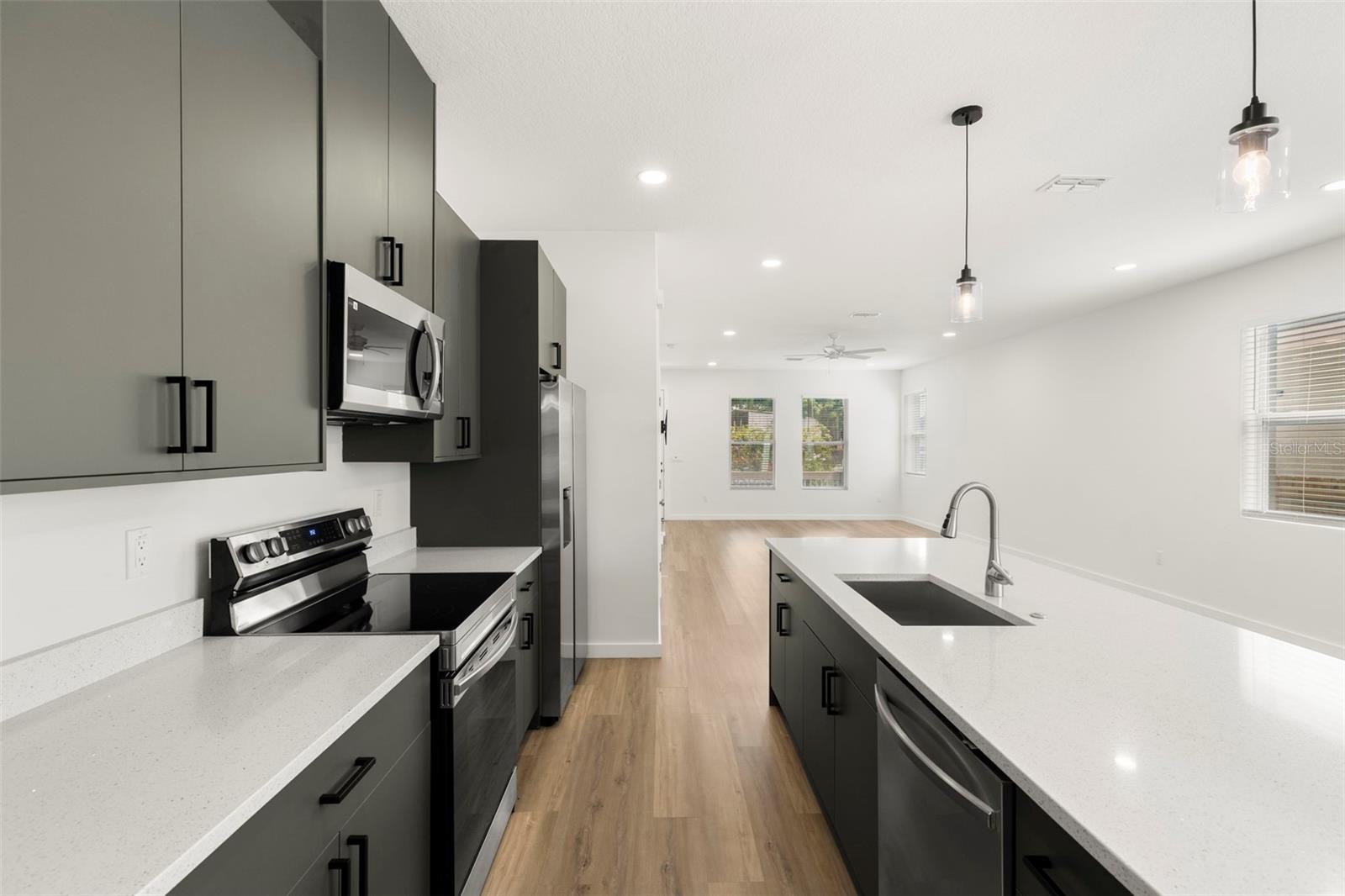 Listing photo id 10 for 210 Columbus Drive 1-3