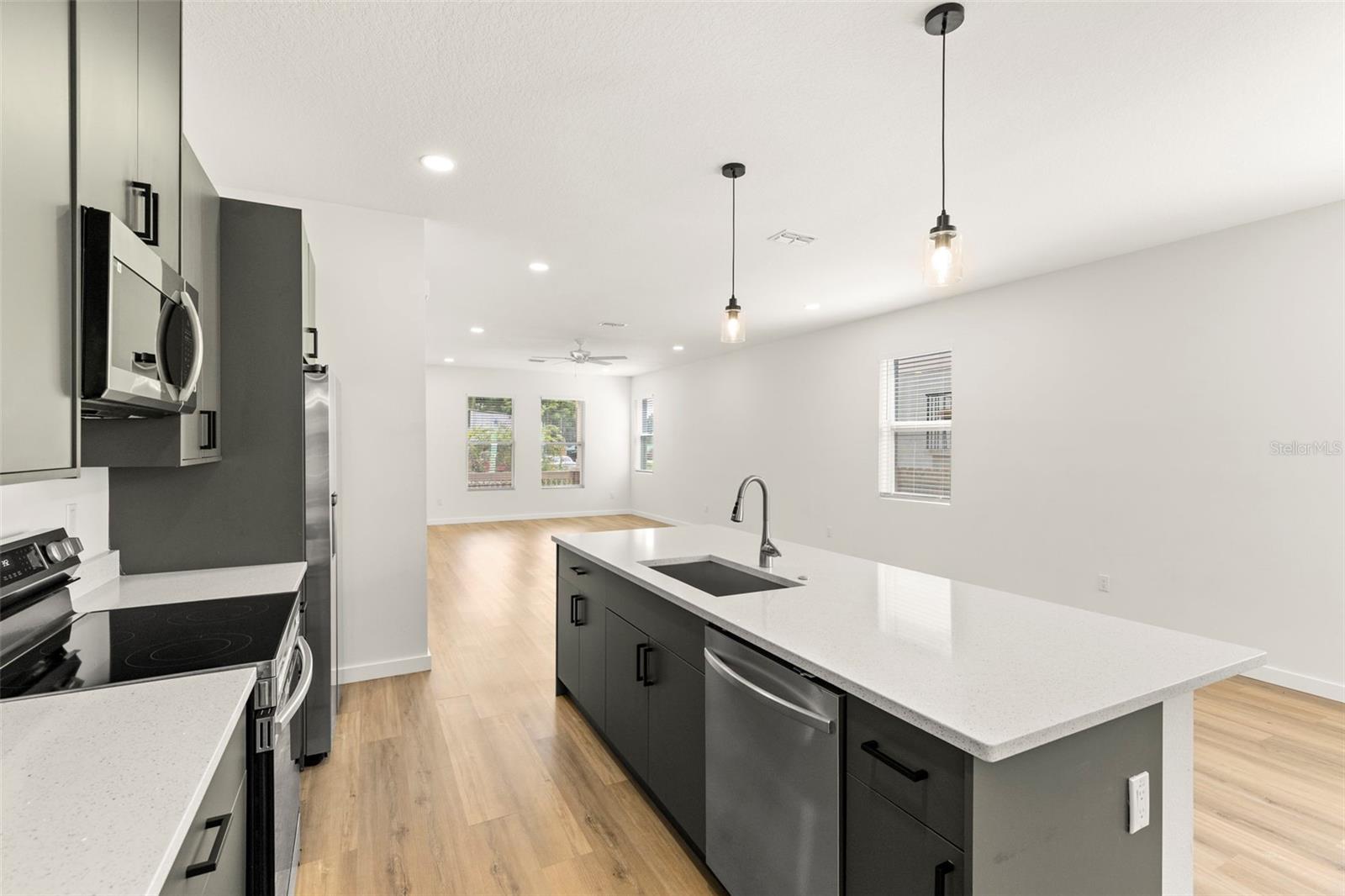 Listing photo id 11 for 210 Columbus Drive 1-3