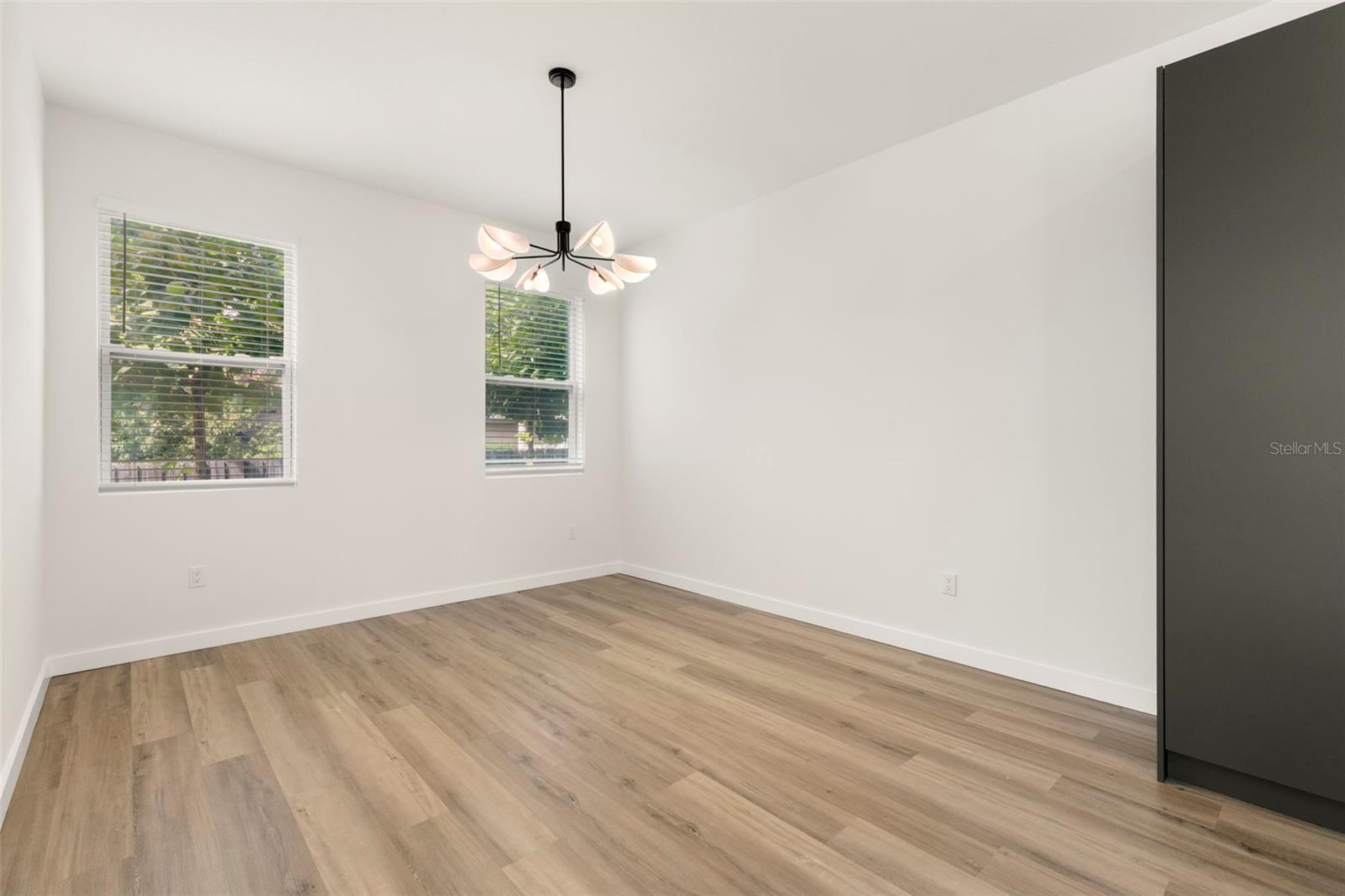 Listing photo id 13 for 210 Columbus Drive 1-3