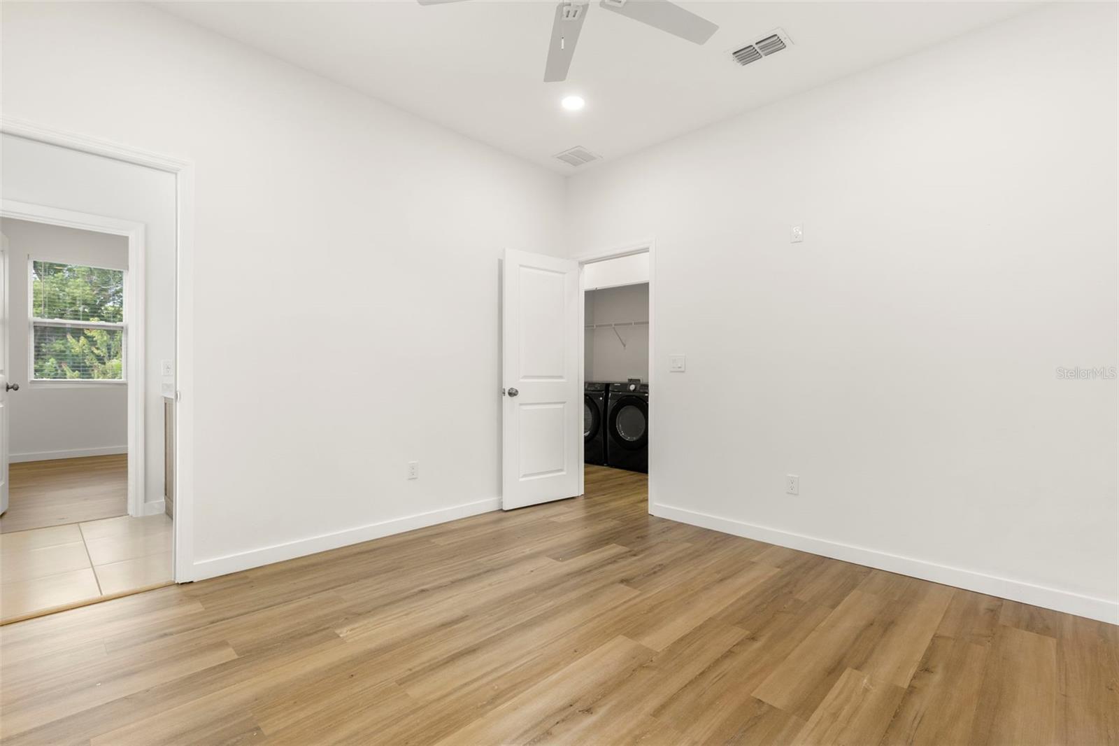 Listing photo id 21 for 210 Columbus Drive 1-3