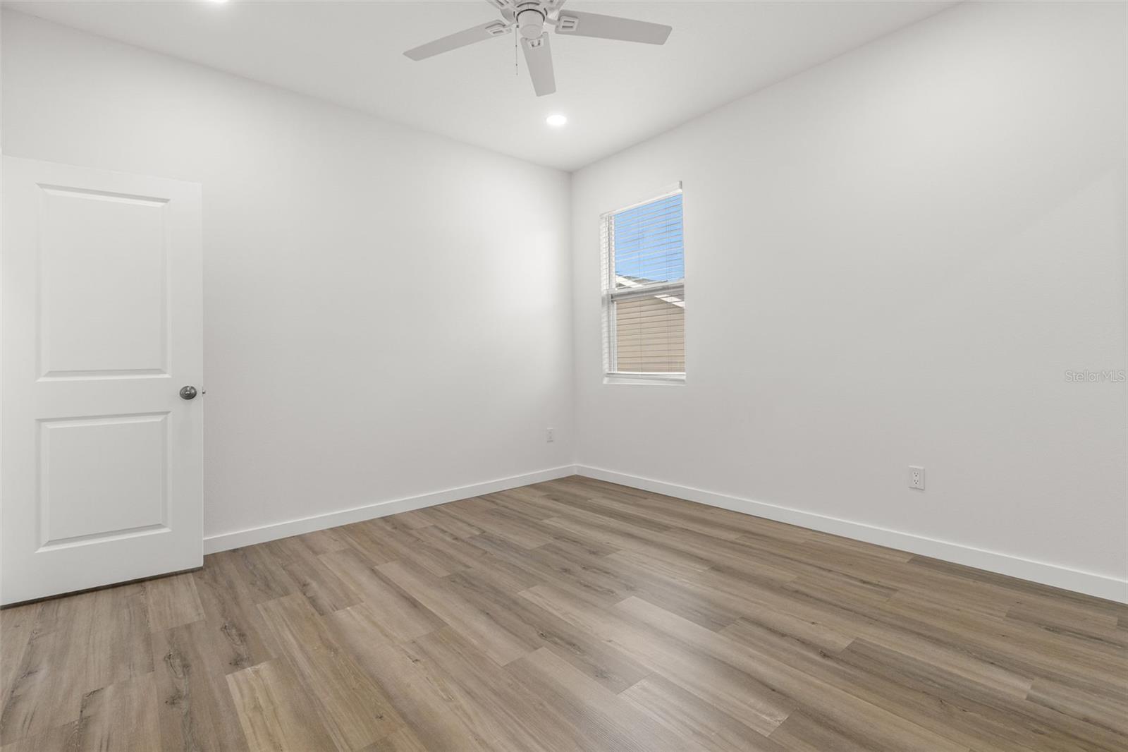 Listing photo id 23 for 210 Columbus Drive 1-3