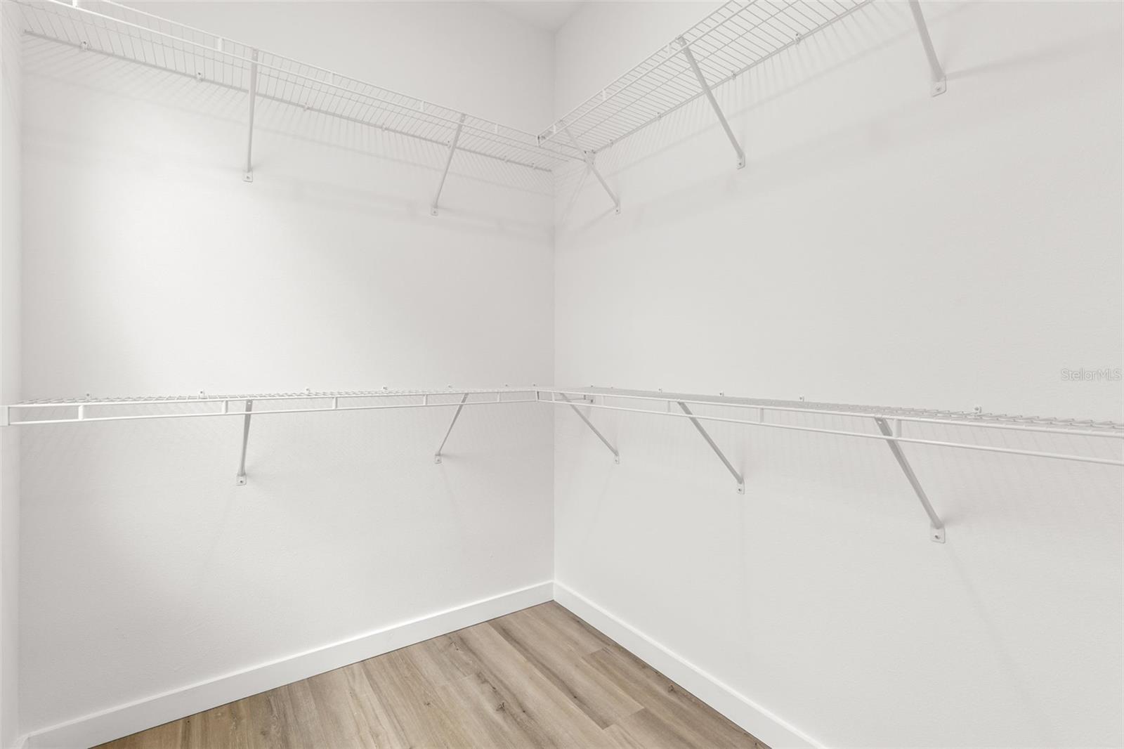 Listing photo id 25 for 210 Columbus Drive 1-3