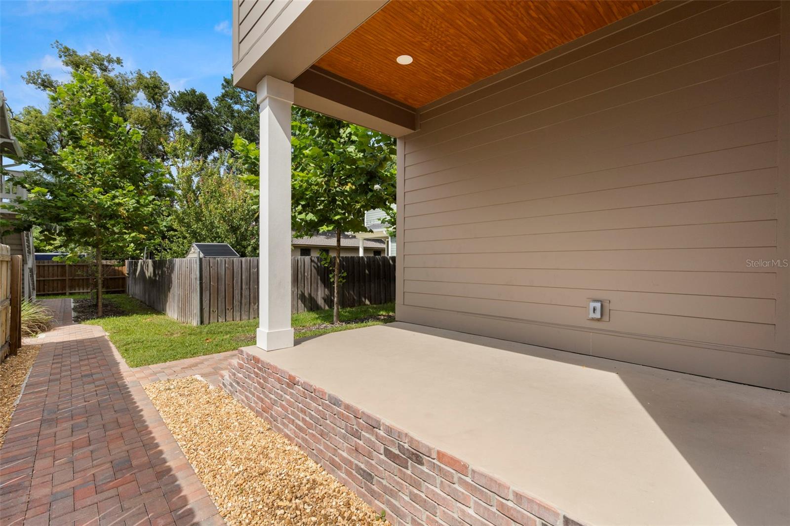 Listing photo id 27 for 210 Columbus Drive 1-3