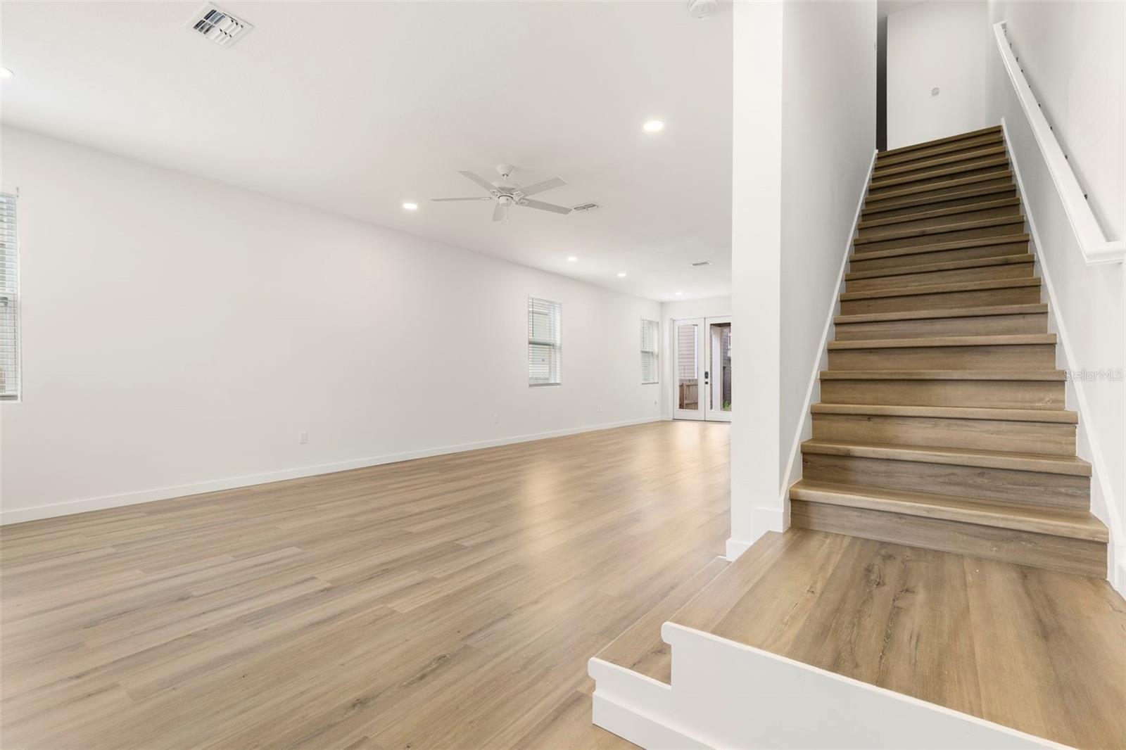 Listing photo id 1 for 210 Columbus Drive 1-3