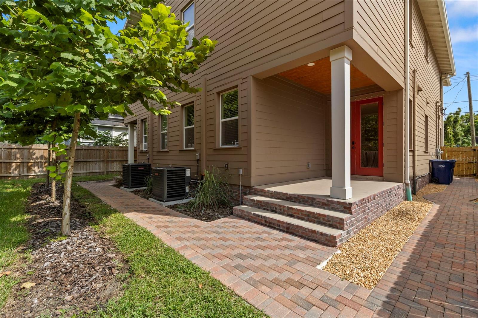 Listing photo id 28 for 210 Columbus Drive 1-3