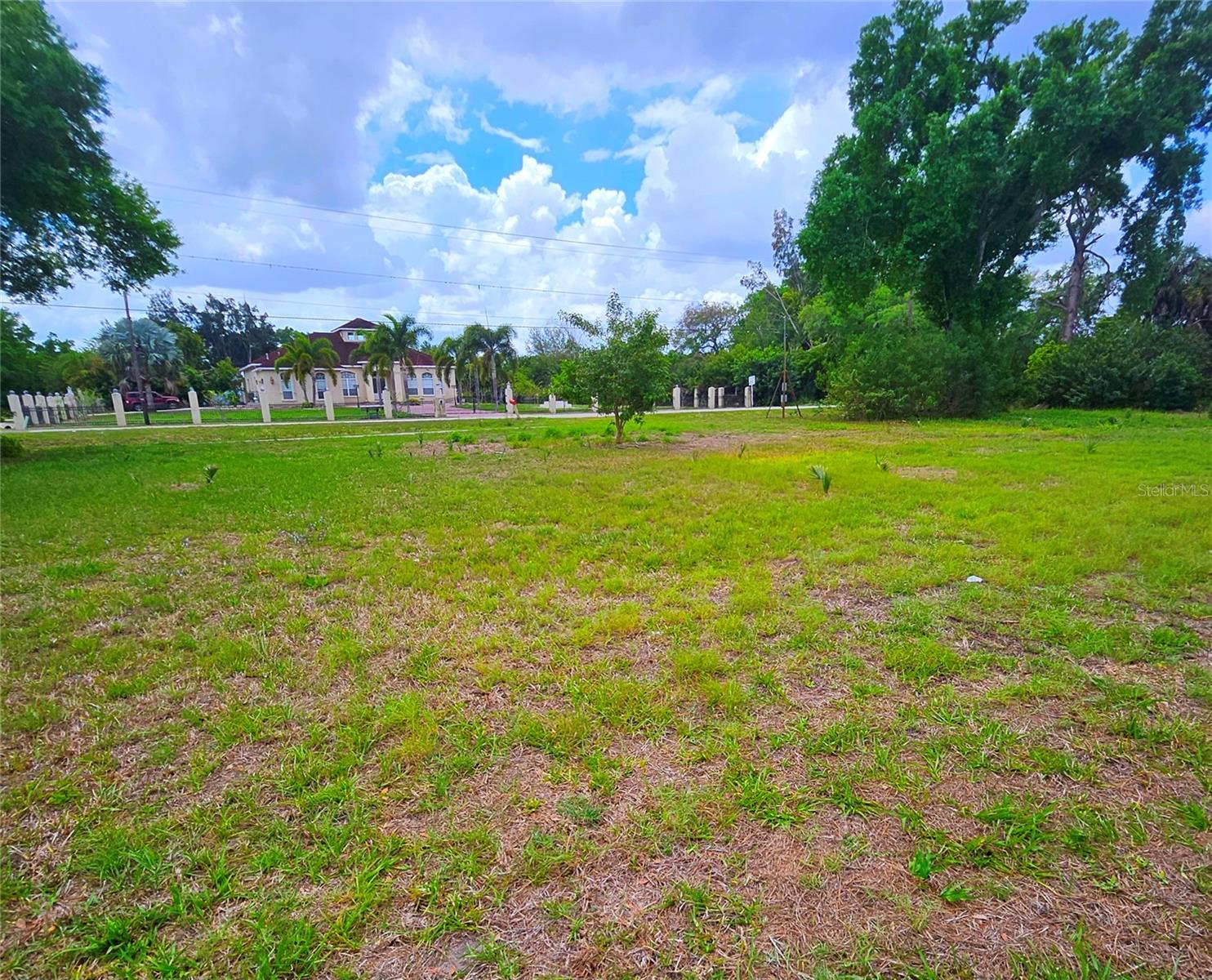 Image 2 of 7 For 919 College Avenue W