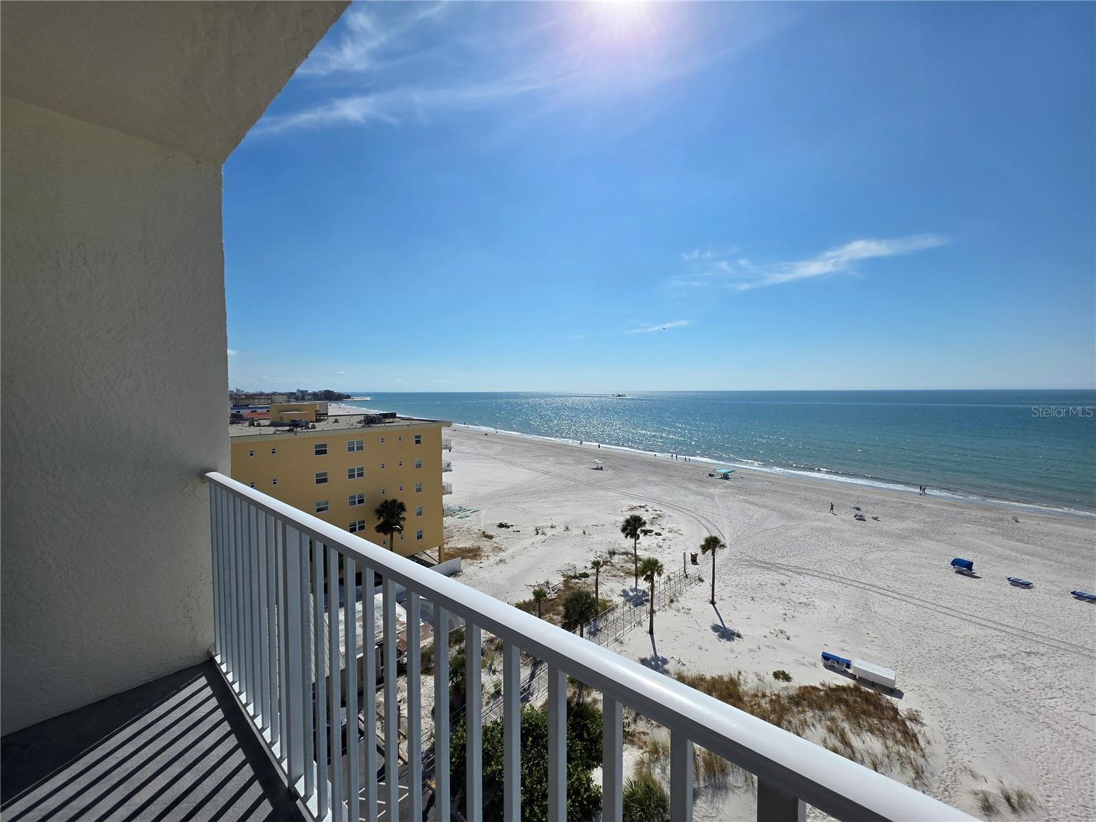 Listing photo id 17 for 13500 Gulf Boulevard 702