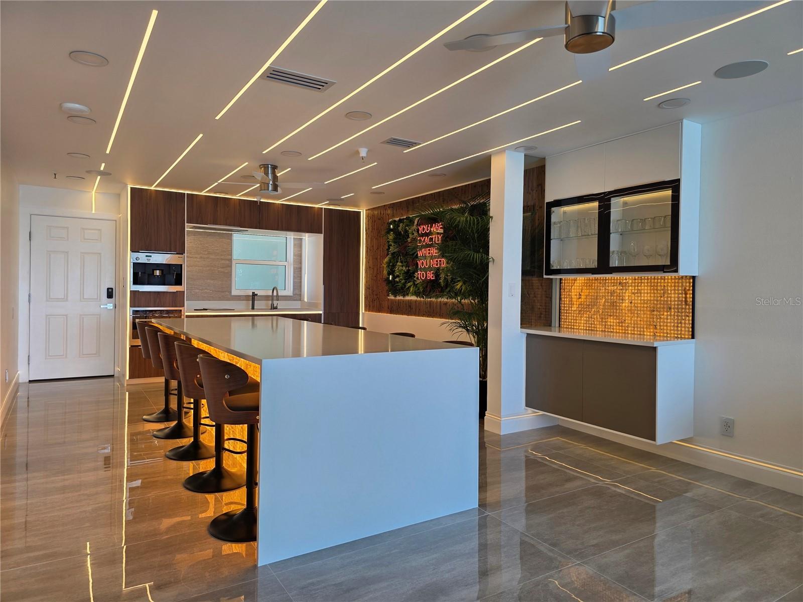 Listing photo id 4 for 13500 Gulf Boulevard 702