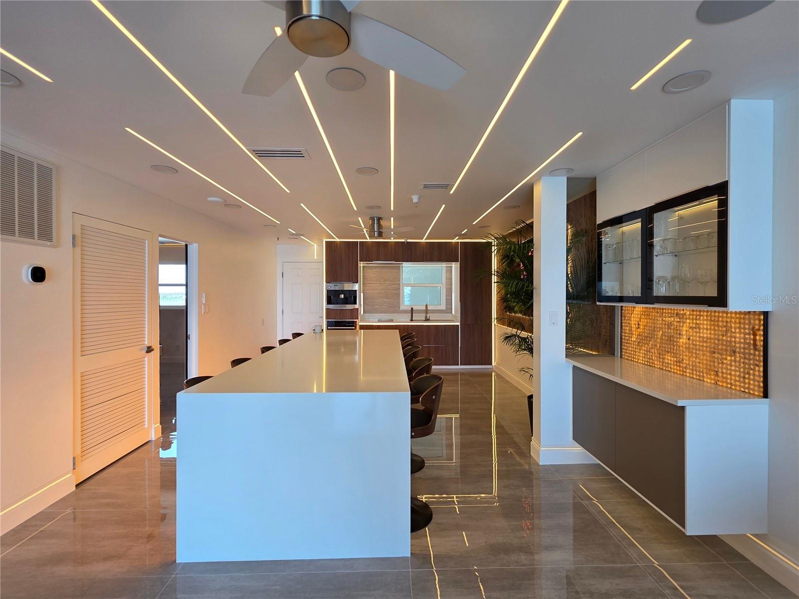 Listing photo id 5 for 13500 Gulf Boulevard 702