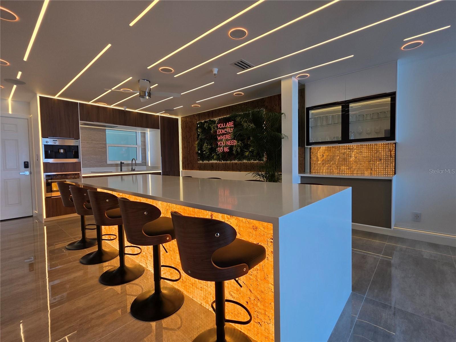 Listing photo id 6 for 13500 Gulf Boulevard 702