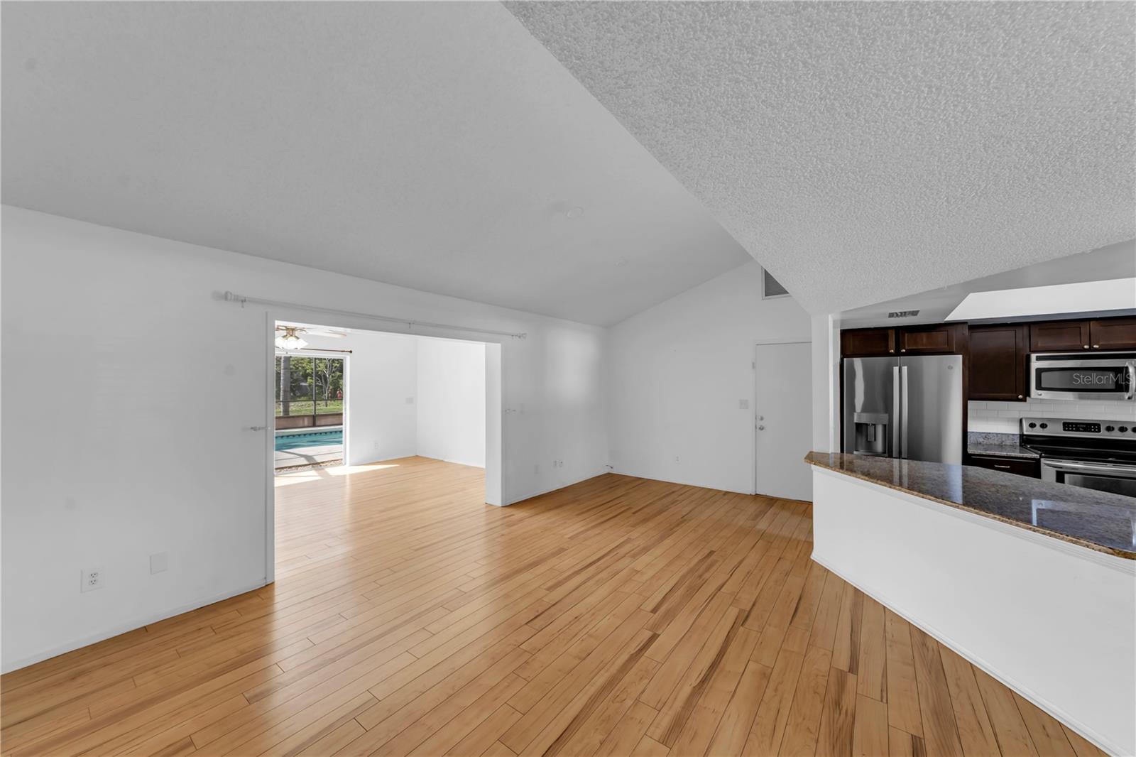 Image 14 of 45 For 10320 Out Island Drive