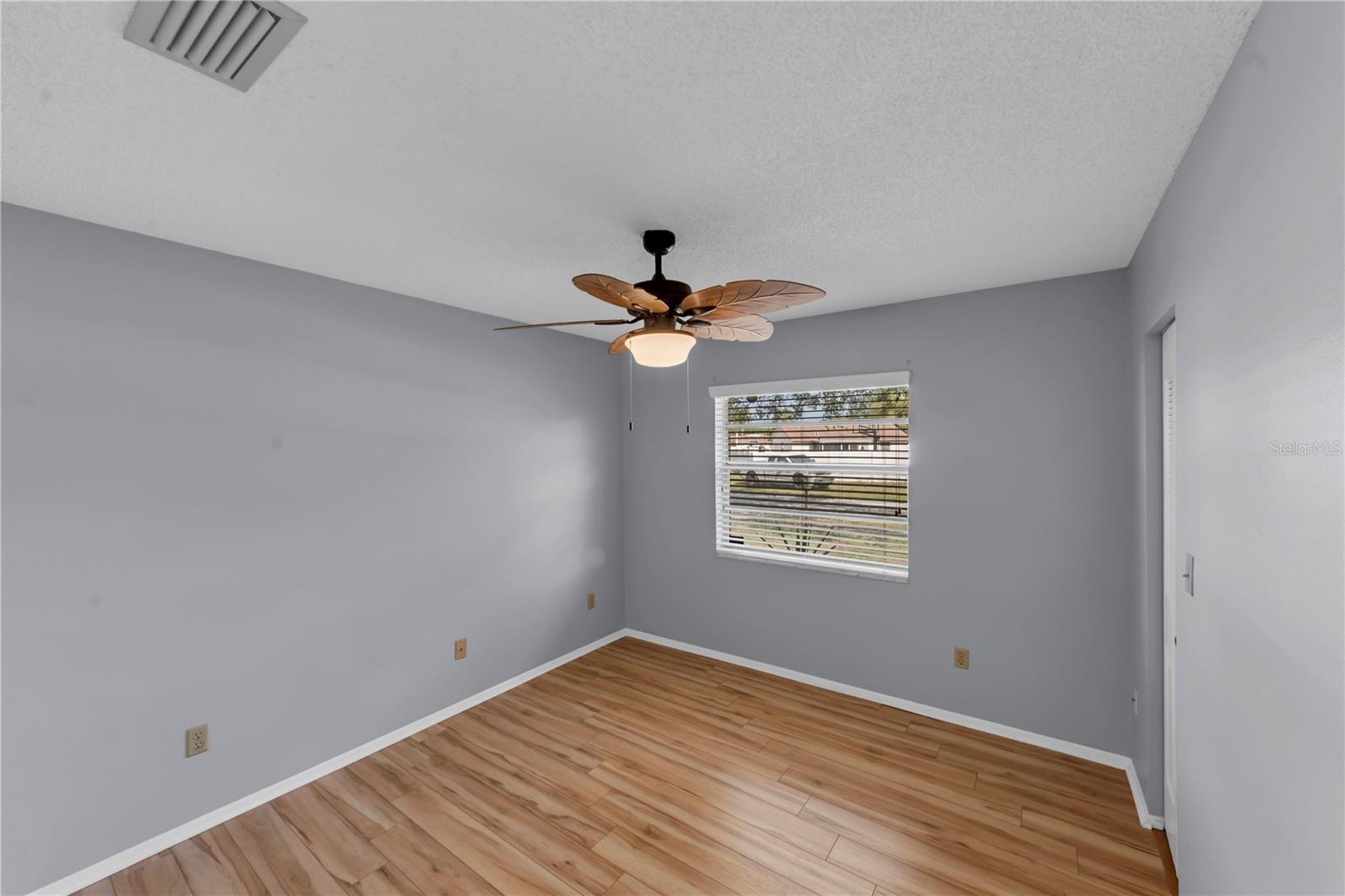 Image 26 of 45 For 10320 Out Island Drive