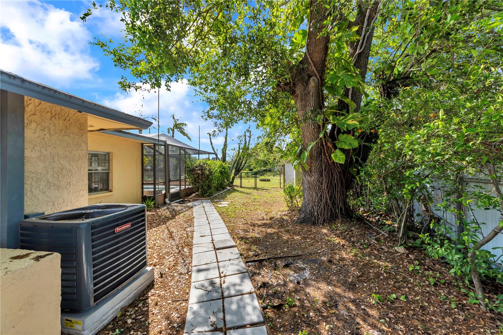 Image 39 of 45 For 10320 Out Island Drive