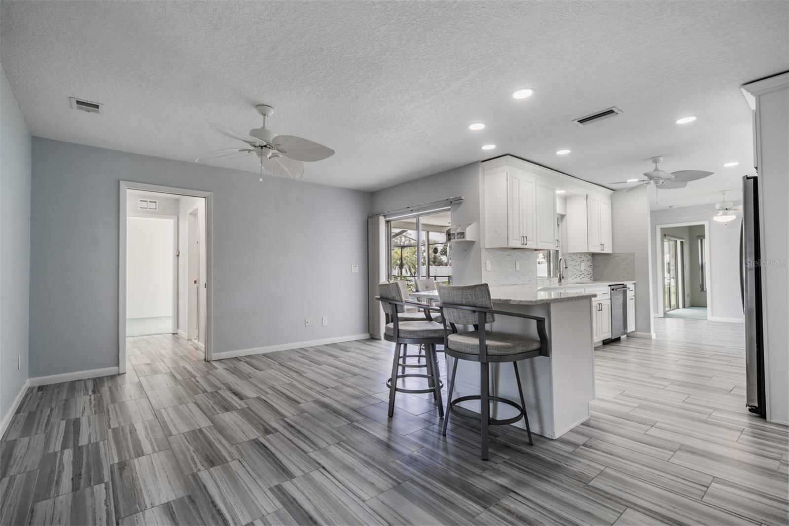 Listing photo id 8 for 3267 Springwood Drive