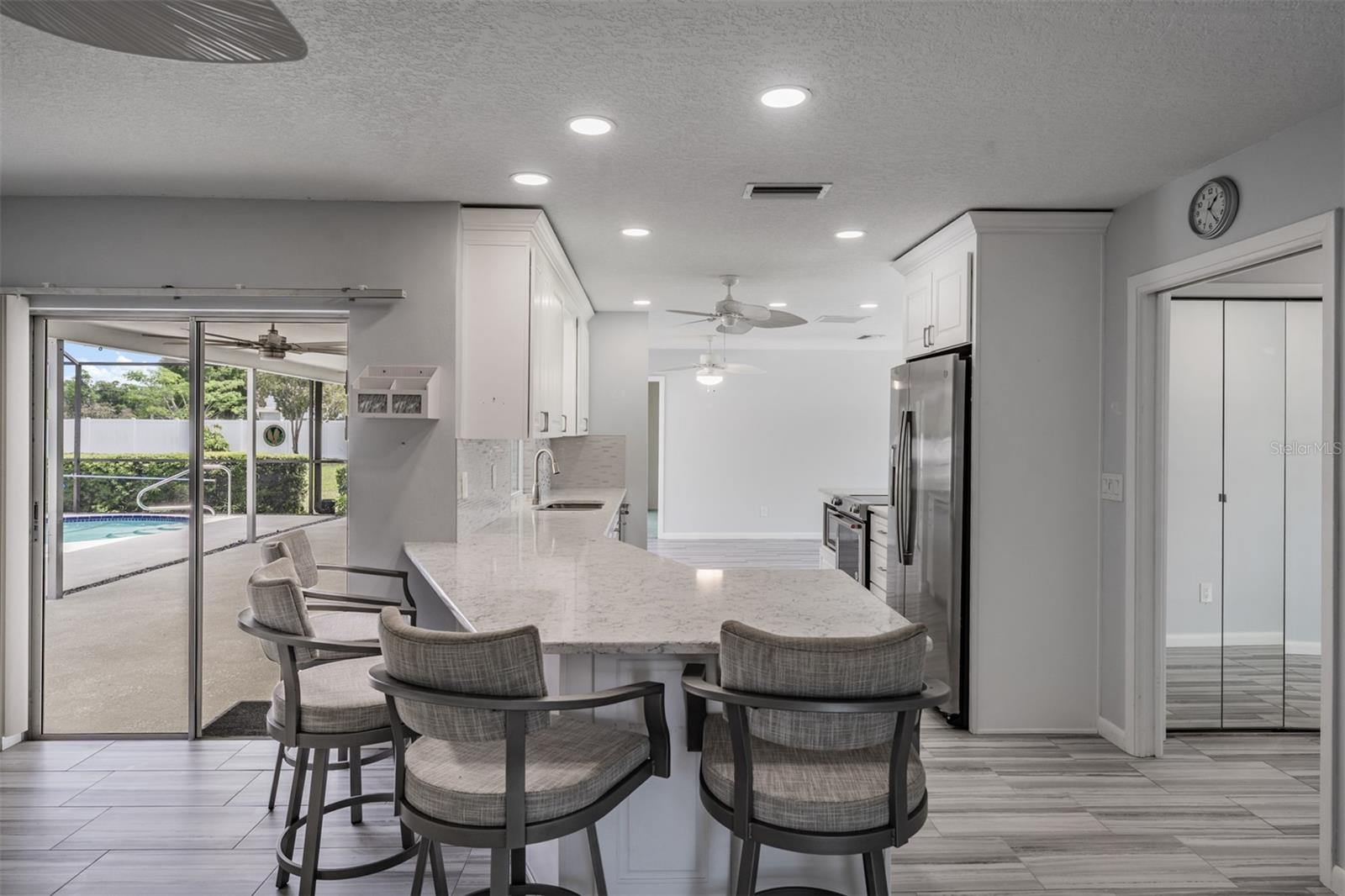 Listing photo id 9 for 3267 Springwood Drive