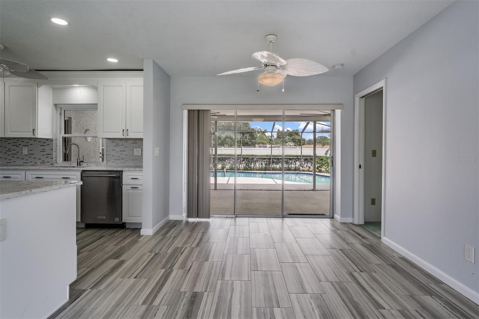 Listing photo id 10 for 3267 Springwood Drive