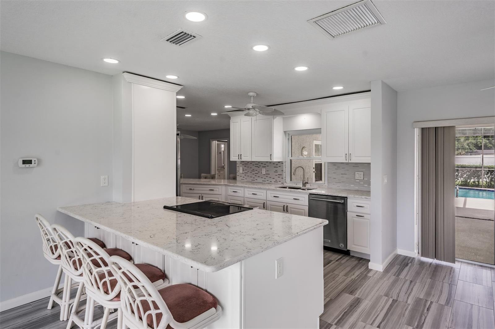 Listing photo id 11 for 3267 Springwood Drive