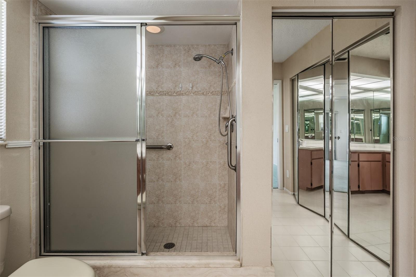 Listing photo id 18 for 3267 Springwood Drive