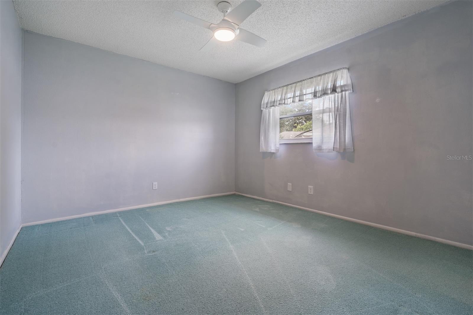 Listing photo id 19 for 3267 Springwood Drive