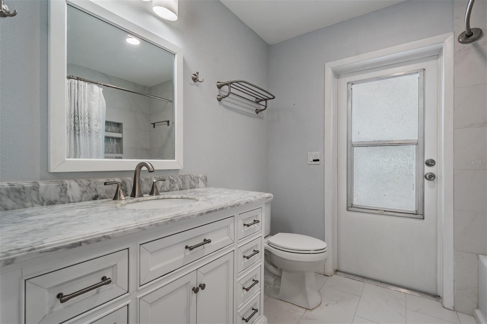 Listing photo id 21 for 3267 Springwood Drive