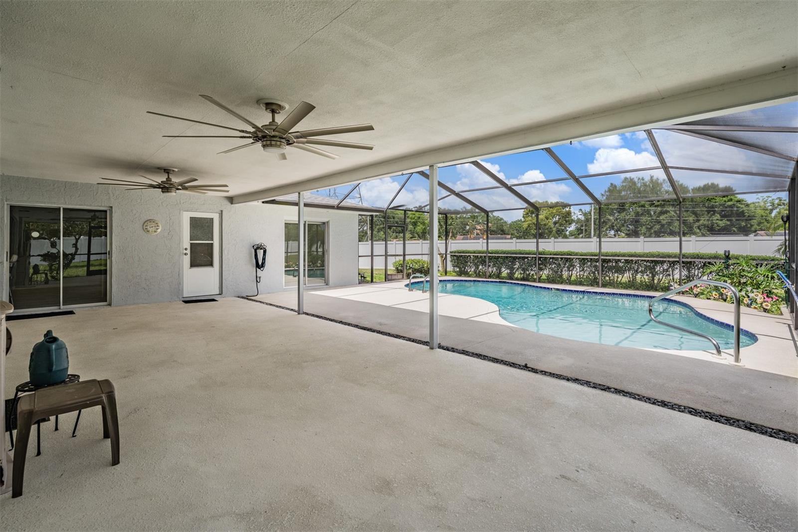 Listing photo id 26 for 3267 Springwood Drive